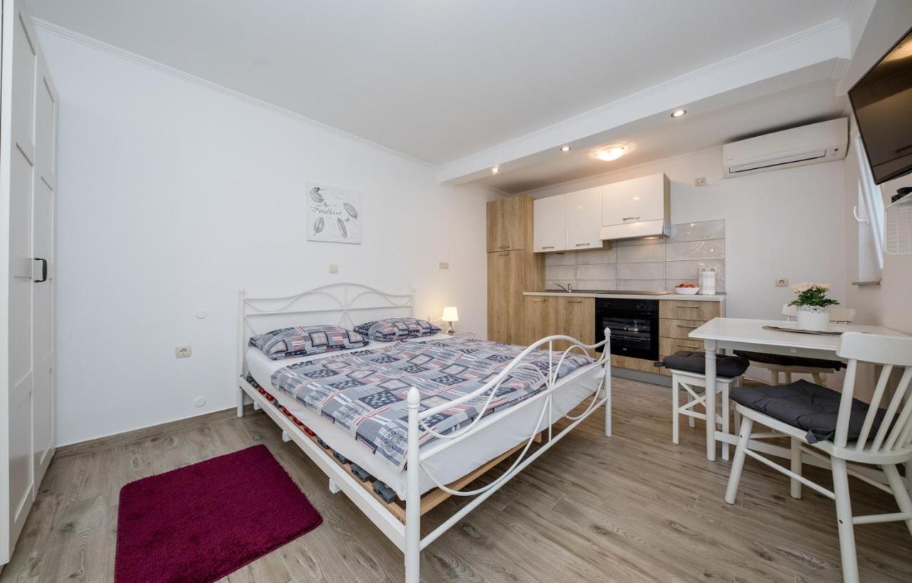 Apartments Makaus Supetarska Draga Esterno foto